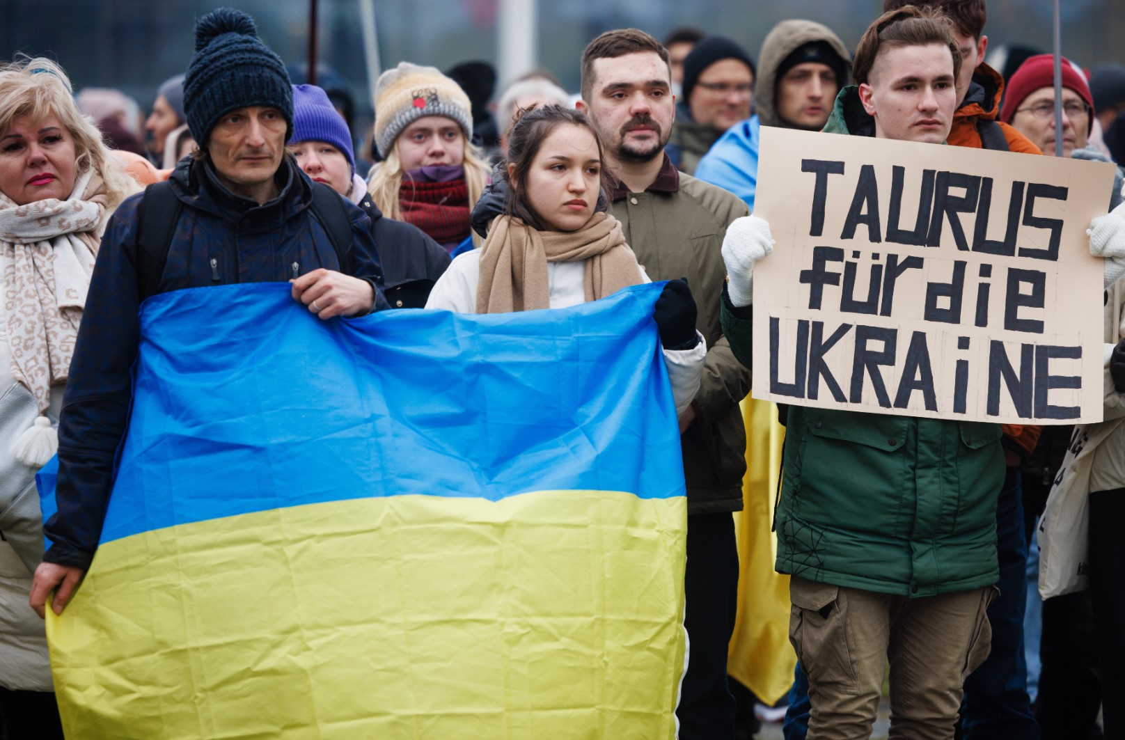 Демонстранти призовават за даване на ракетите на Украйна