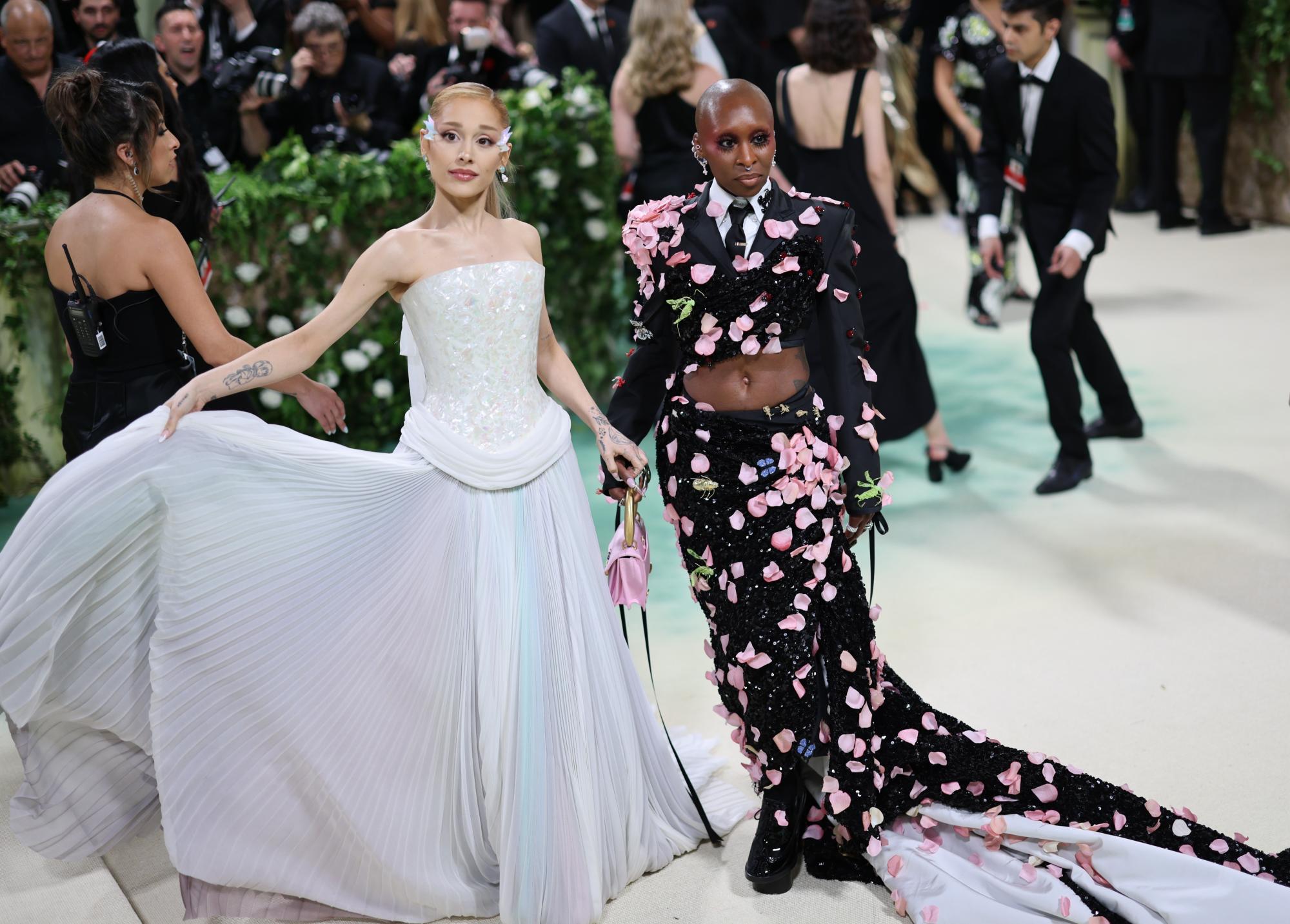 Met Gala 2024: Емили Ратайковски с прозрачна рокля, а Рита Ора почти гола (СНИМКИ, ВИДЕО)