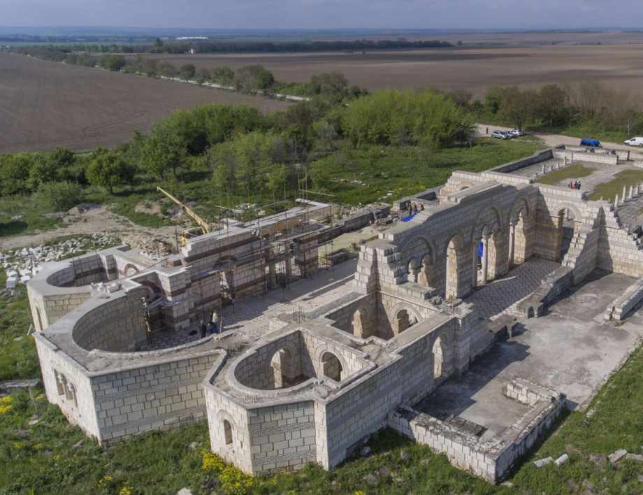 Плиска: Първата българска столица с драматична история, опожарявана и изграждана отново